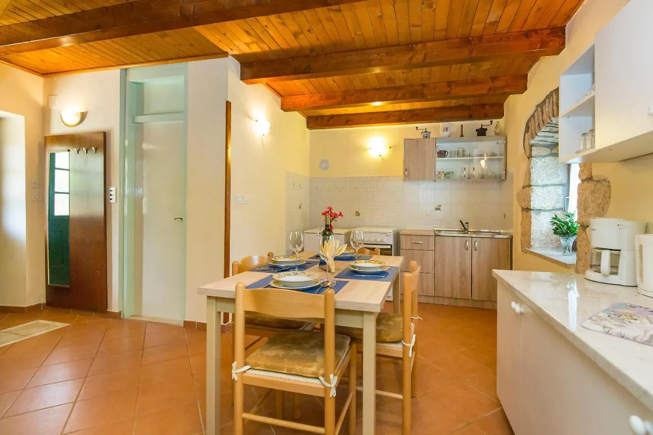 House Dean Holiday home Mali Turini