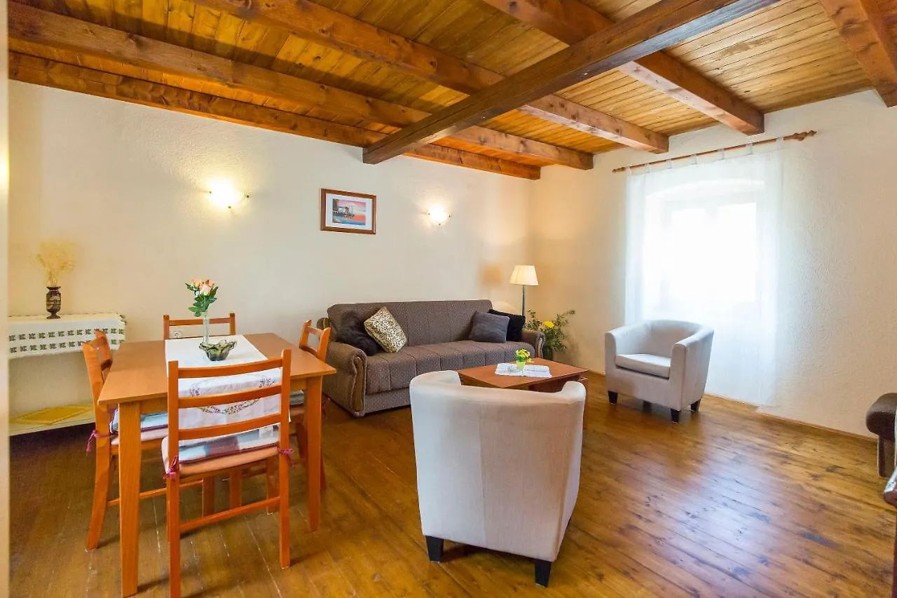 House Dean Holiday home Mali Turini