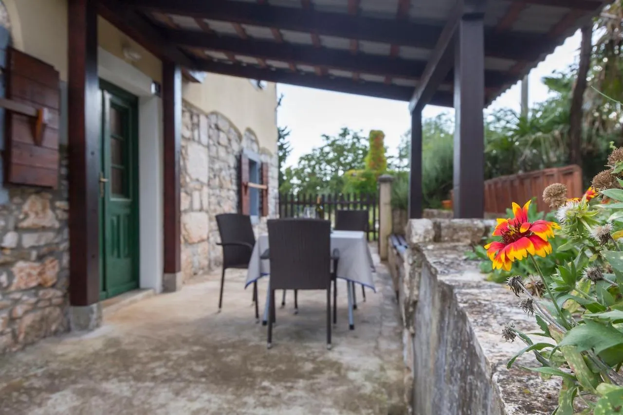 House Dean Holiday home Mali Turini