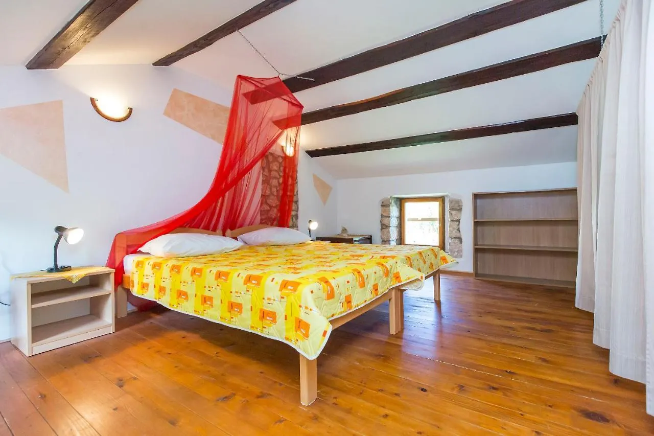 House Dean Holiday home Mali Turini
